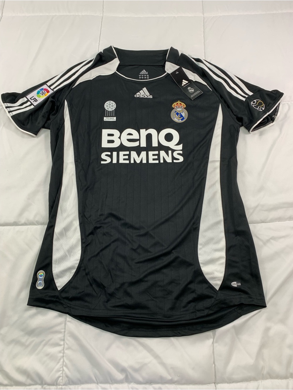 New Adidas Jersey shirt size L